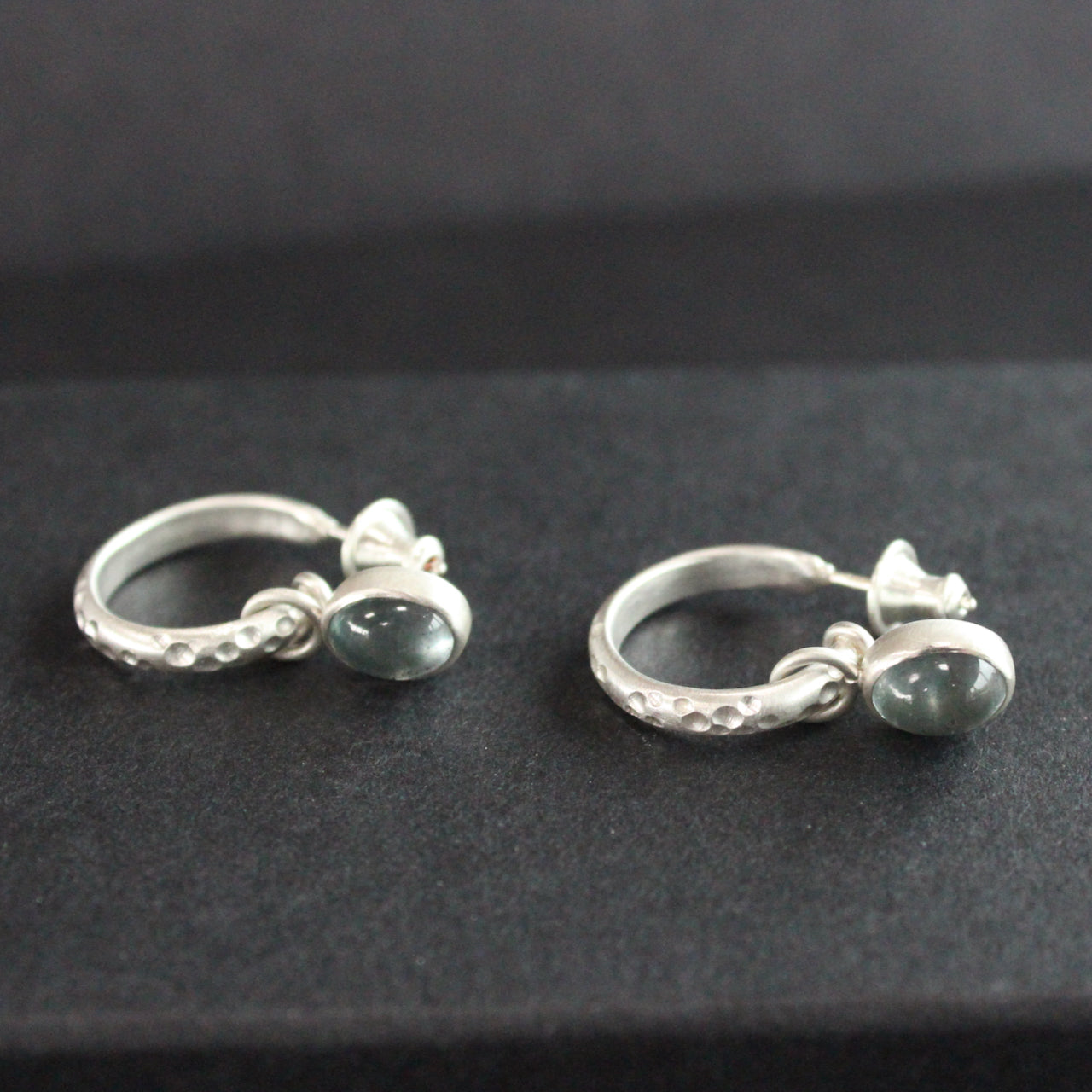Carin Lindberg - Textured hoop earrings with moss aquamarine charms in brushed silver