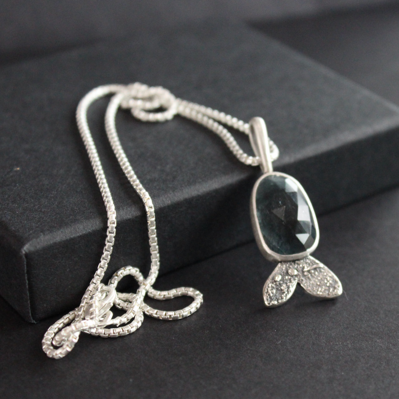 Carin Lindberg - Dark blue moss aquamarine textured silver leaf pendant close up