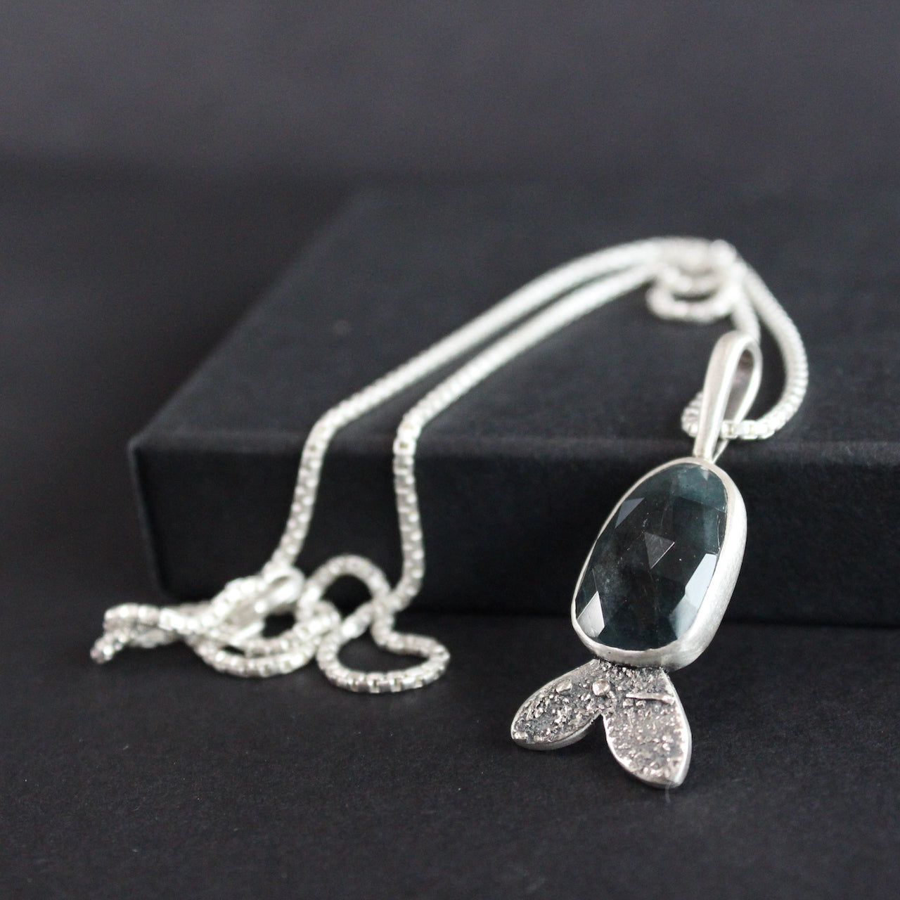 Carin Lindberg - Dark blue moss aquamarine textured silver leaf pendant