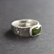 Carin Lindberg - Green tourmaline ring in textured sterling silver