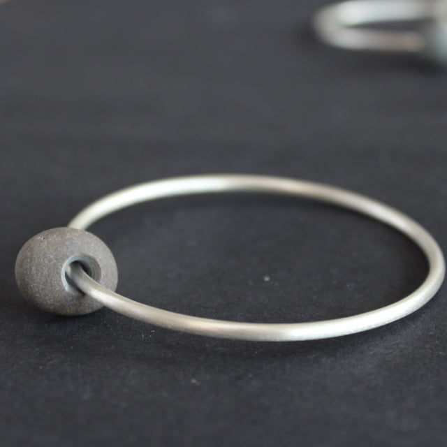 Beach pebble silver abstract bangle by Carin Lindberg