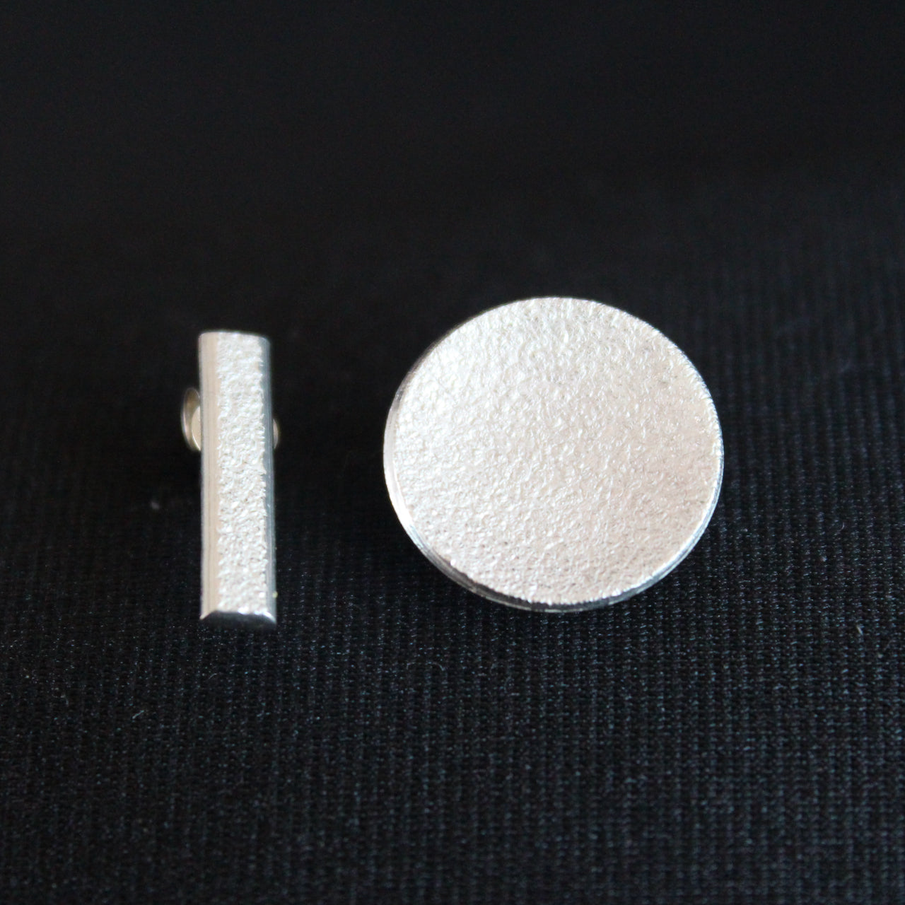 Beverly Bartlett - Io 'odd' stud earrings, textured bar