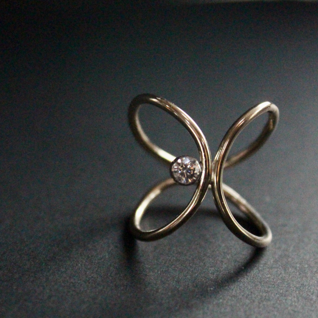 9ct gold link ring set with diamond by artist Amy Stringer.