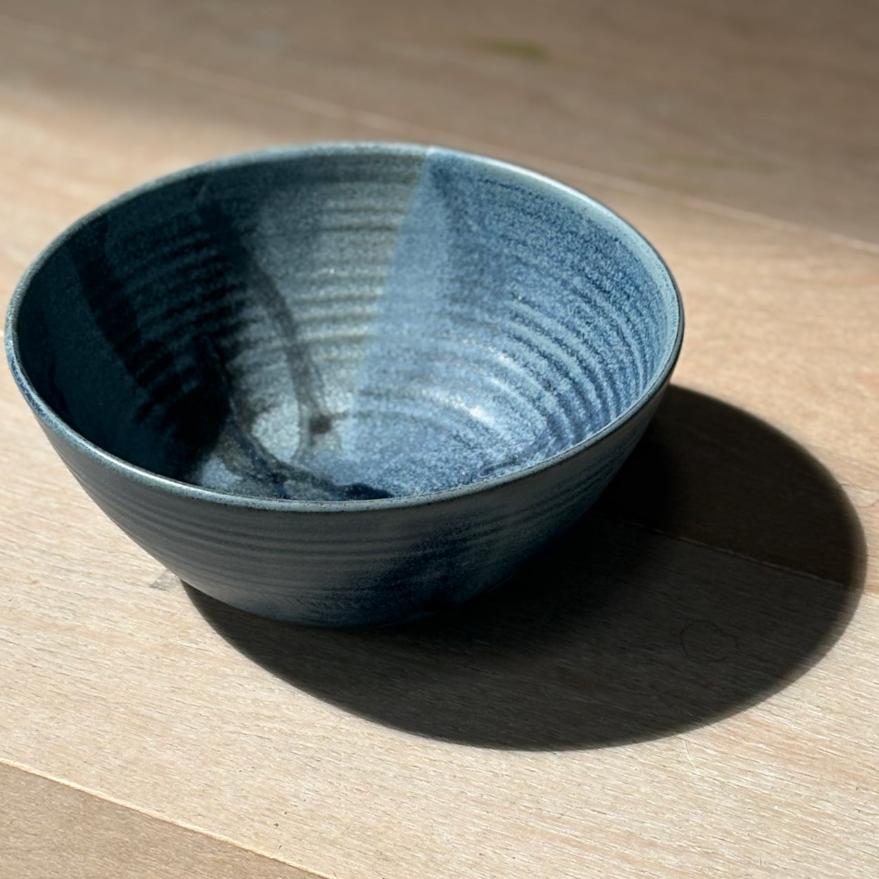 Emily Olivia Tapp - Medium Bowl (Mor/Flynt)