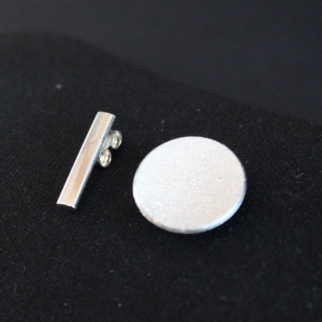 Beverly Bartlett - Io 'odd' stud earrings, plain bar