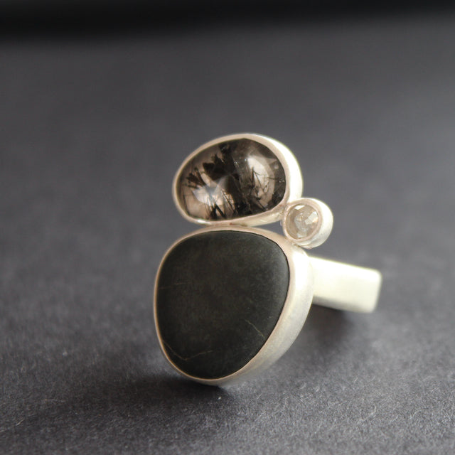 Beach pebble, tourmalinated quartz and white diamond ring by Carin Lindberg