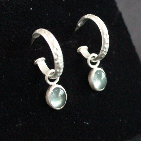 Carin Lindberg - Textured hoop earrings with moss aquamarine charms in brushed silver