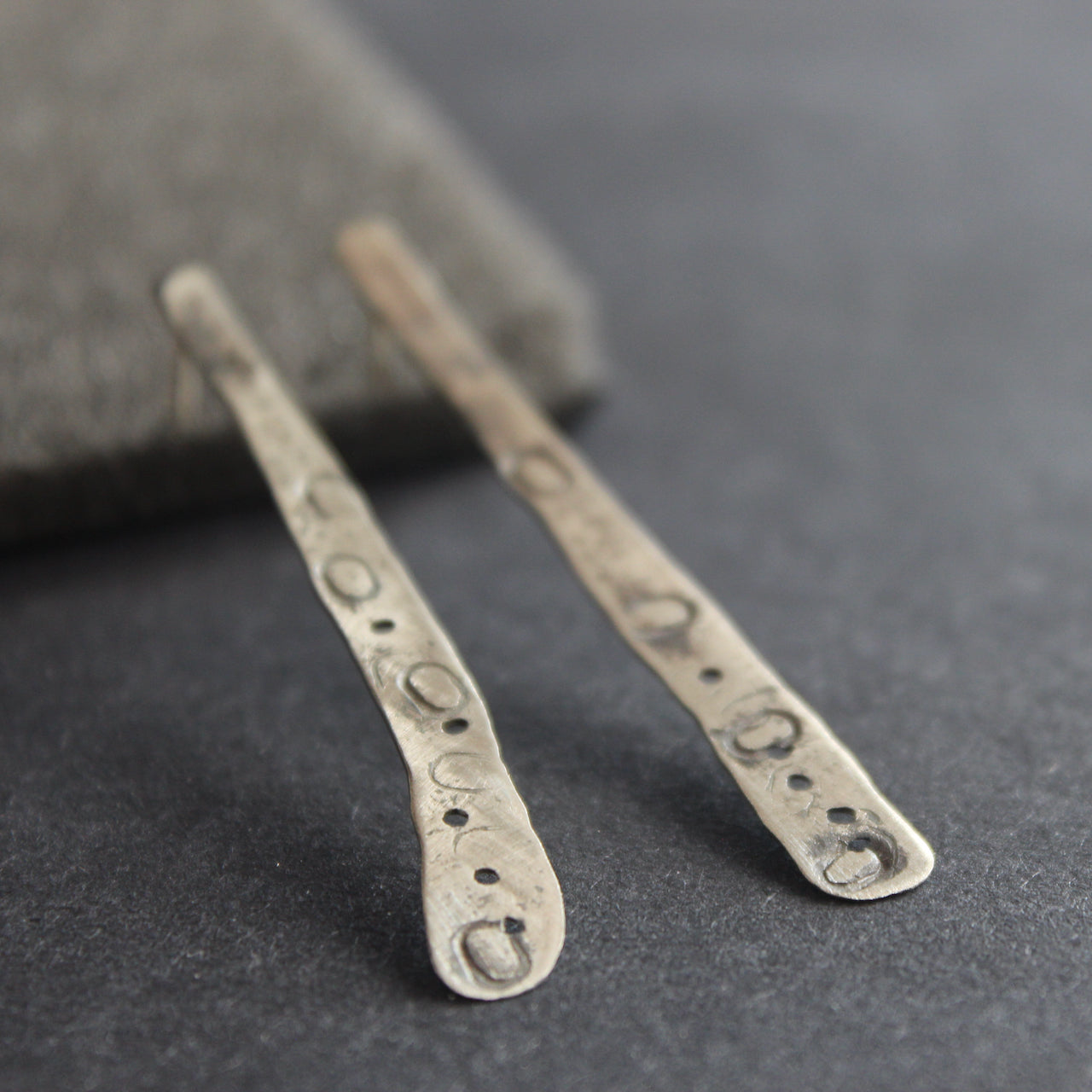 Lizzie Weir - Stranded linear earrings