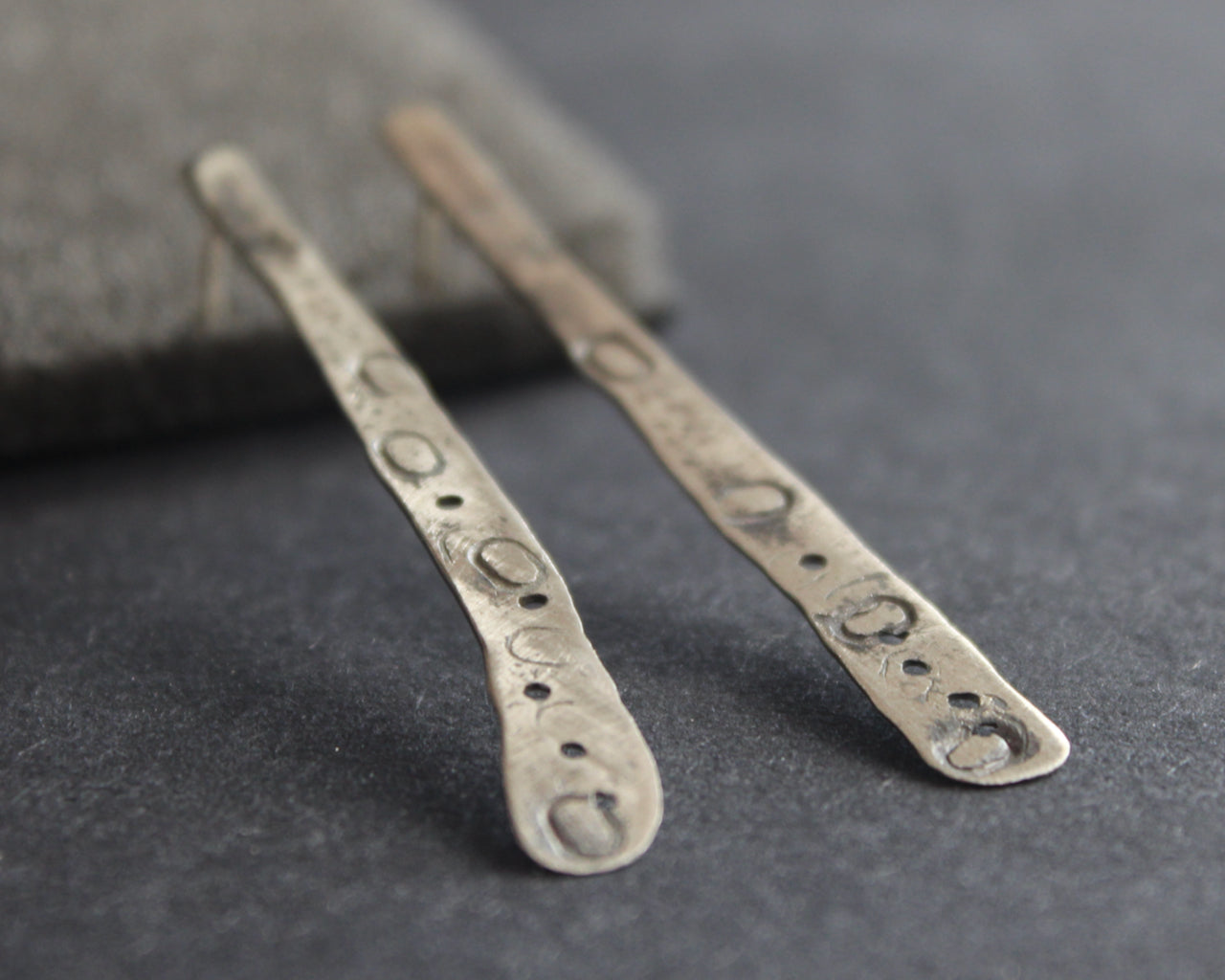 Lizzie Weir - Stranded linear earrings