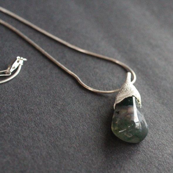 silver and agate necklace by jeweller Libby Ward