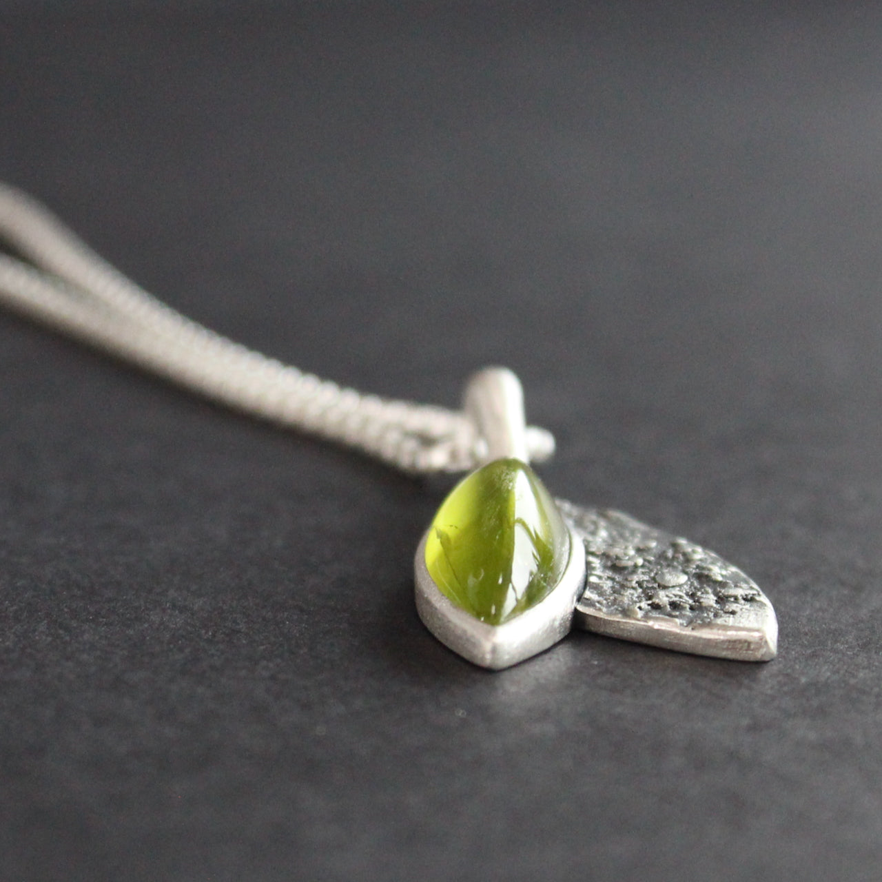 Carin Lindberg - Peridot and textured silver leaf pendant