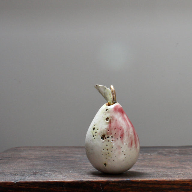 Remon Jephcott - Large Pear with leaf