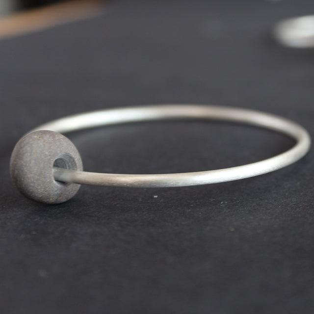 Beach pebble silver abstract bangle by Carin Lindberg
